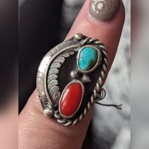 Sz 7 Vintage Native Unsigned Sterling Silver Ring with Turquoise and Red Coral